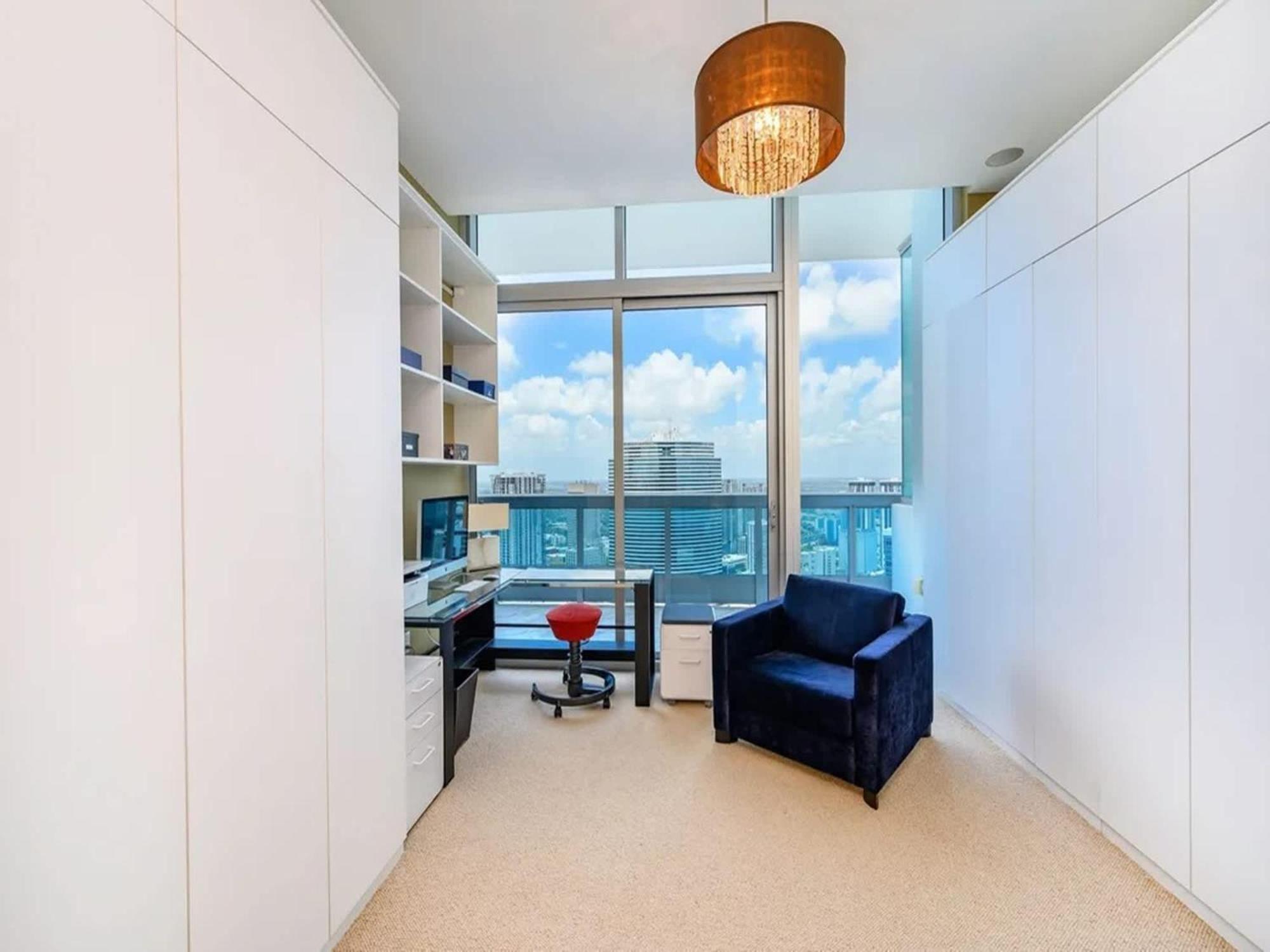 Penthouse With Bay Views In Downtown Appartement