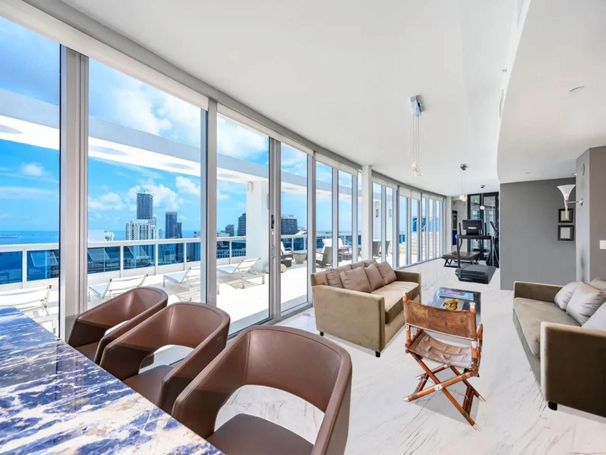 Penthouse With Bay Views In Downtown Appartement
