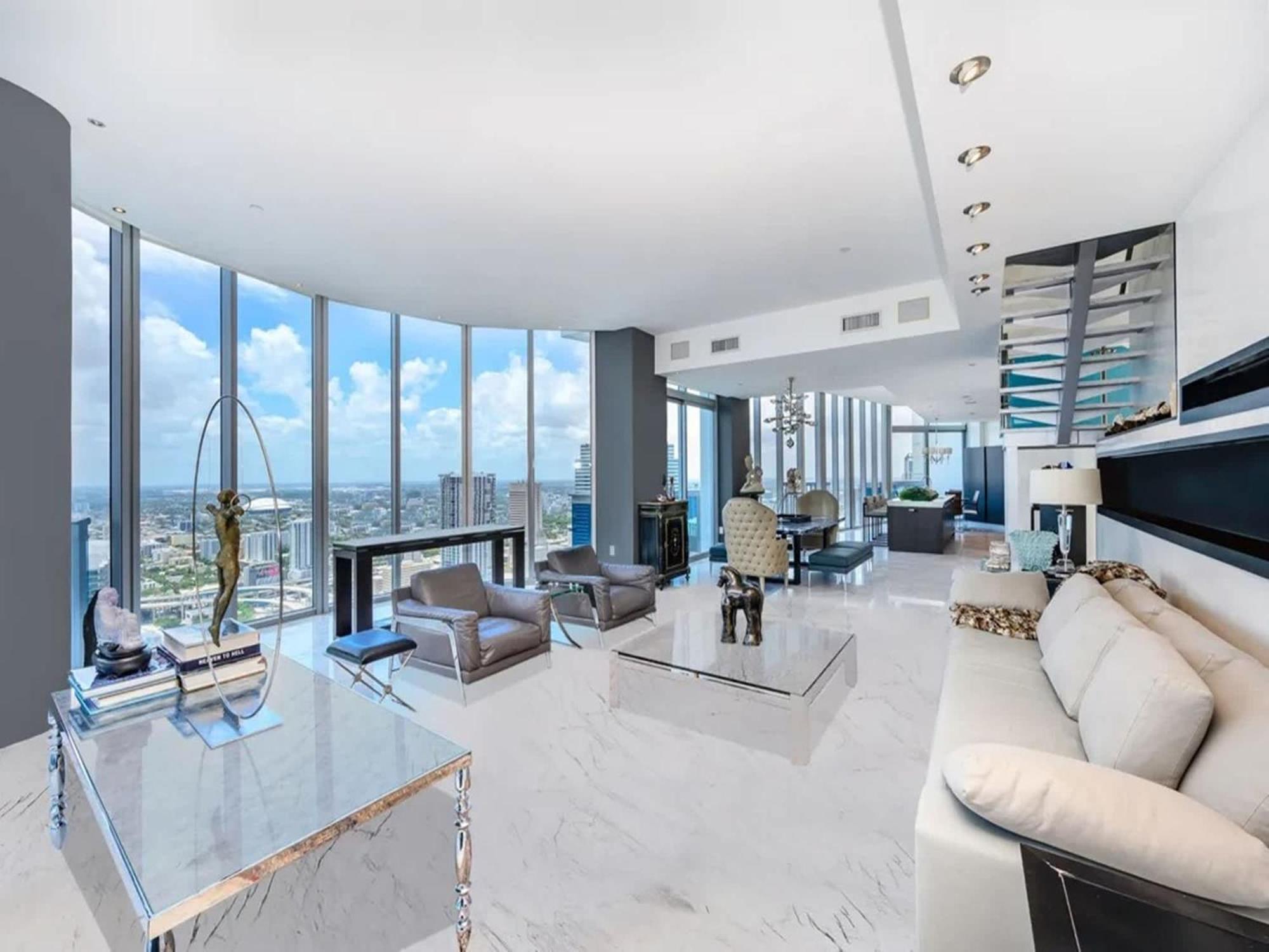 Penthouse With Bay Views In Downtown Miami