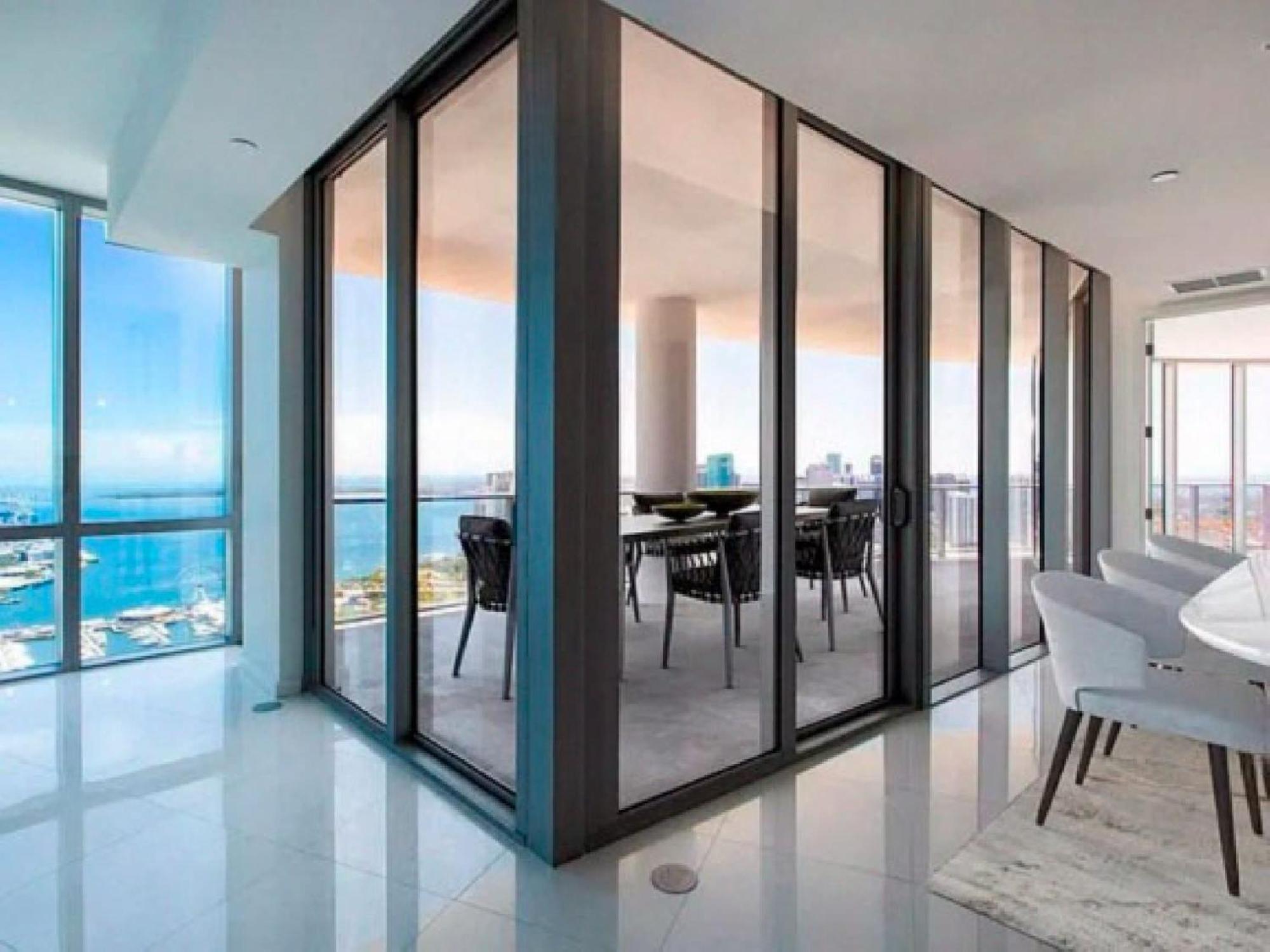 Penthouse With Panoramic Views In Downtown Apartment