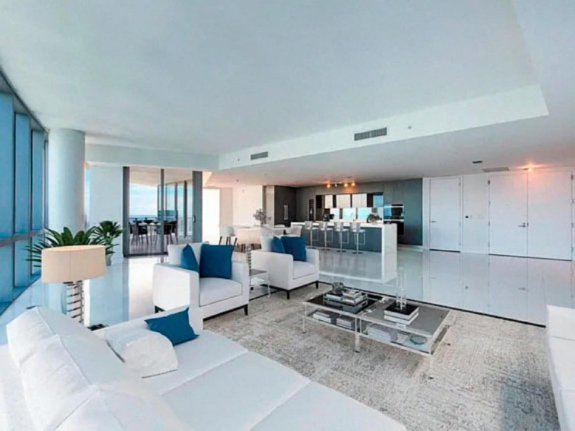Penthouse With Panoramic Views In Downtown Apartment *
