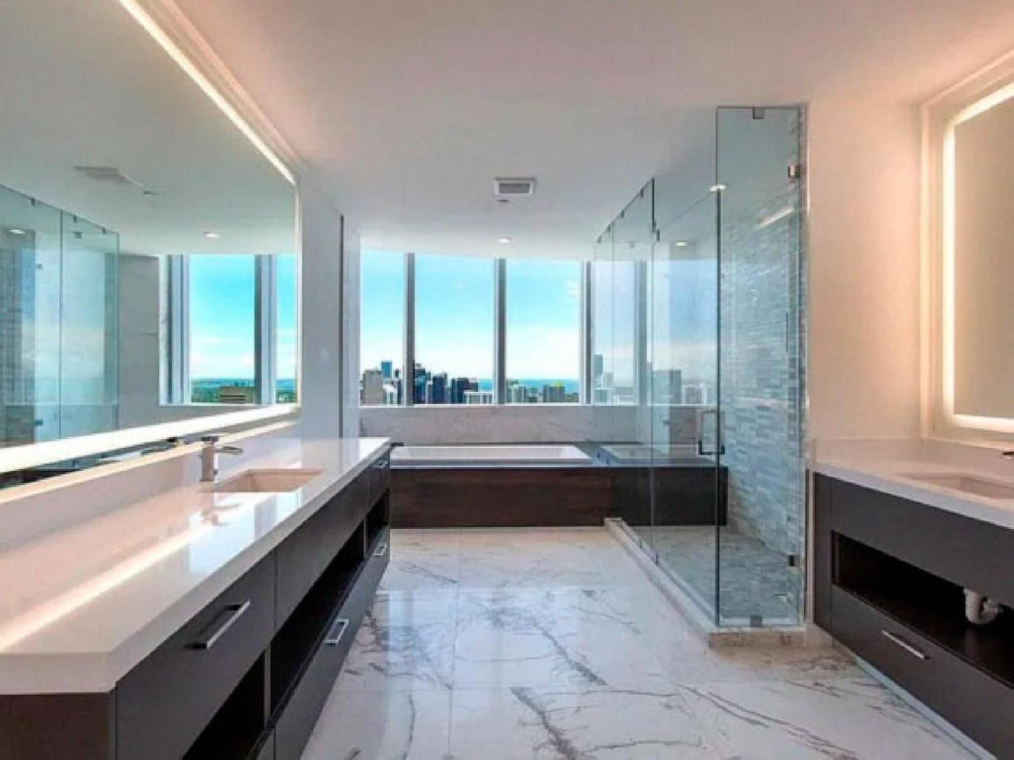 Penthouse With Panoramic Views In Downtown Miami